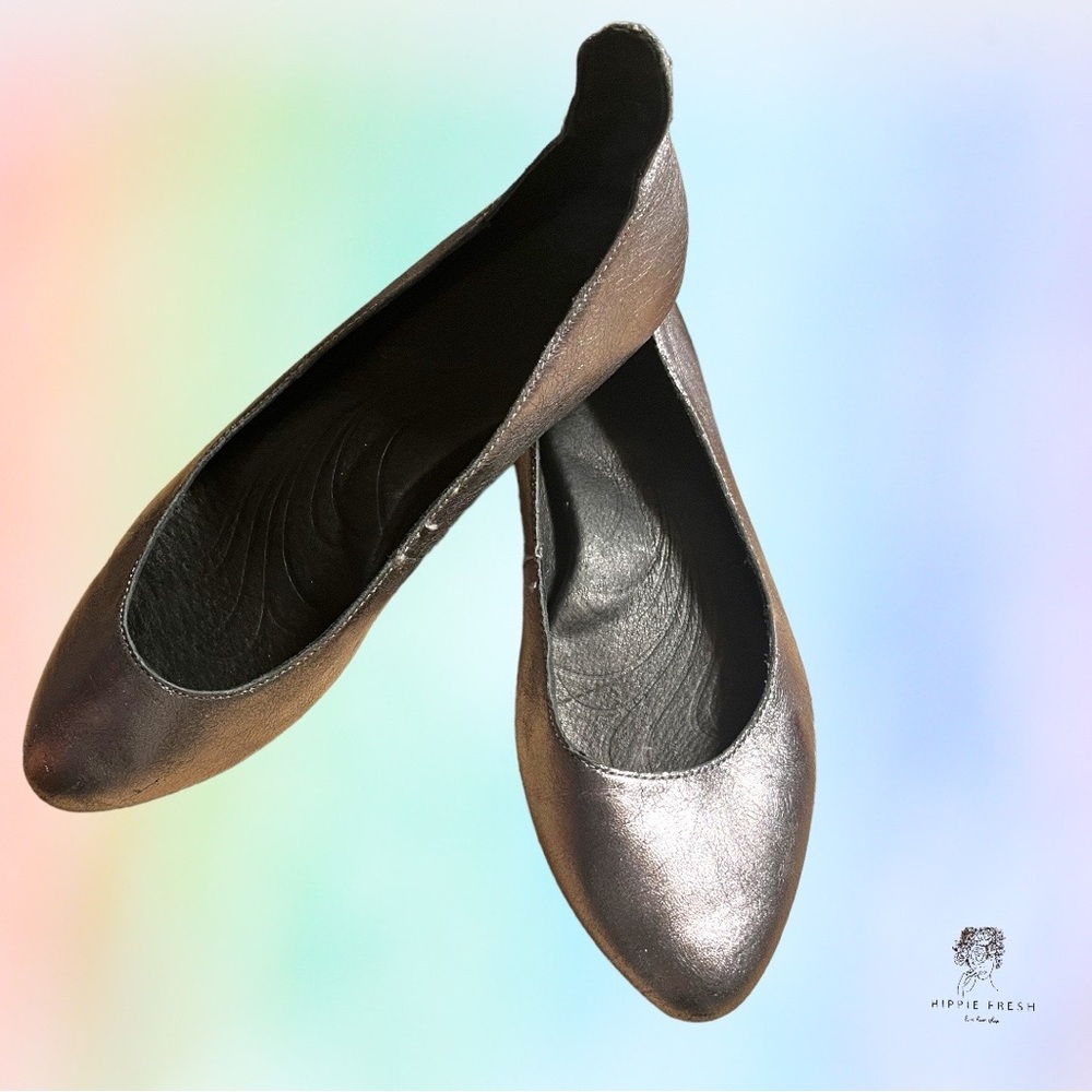 Women's Silver Flats - Picture 2 of 5
